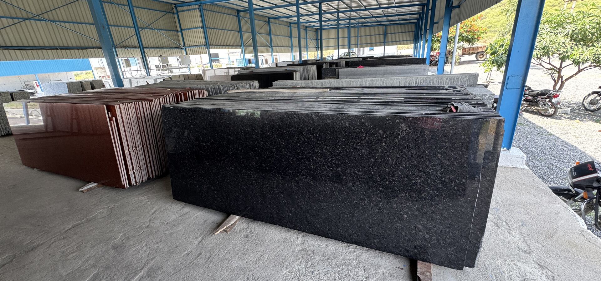 Buildcom India polished granite slab yard